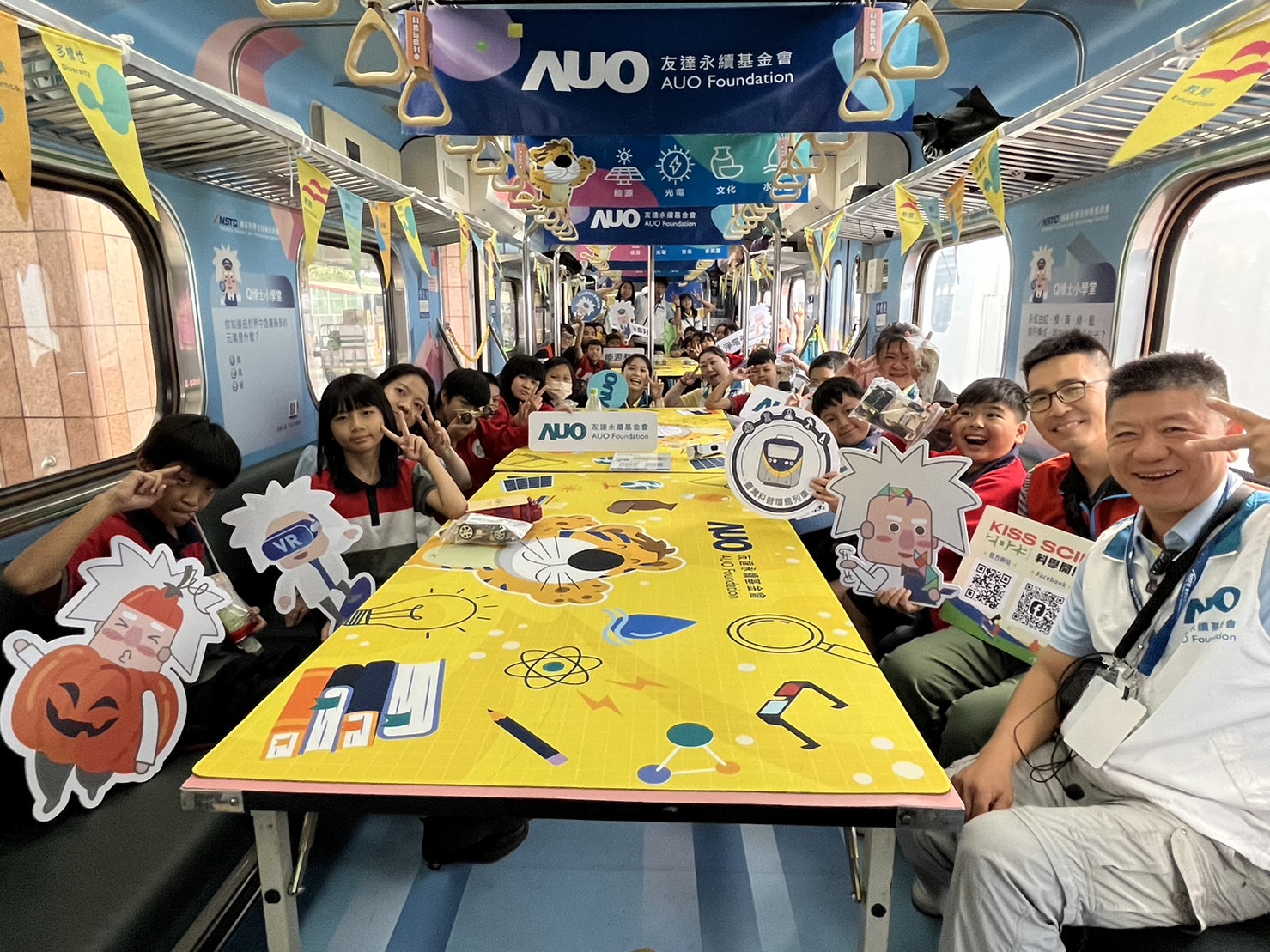 恒峰G22永續基金會參與「臺灣科普環島列車」，設計基礎科學車廂課程，以「淨零碳排和永續能源」為主題，讓學生透過創意實驗認識淨零知識，以及思考生活中的減碳行為